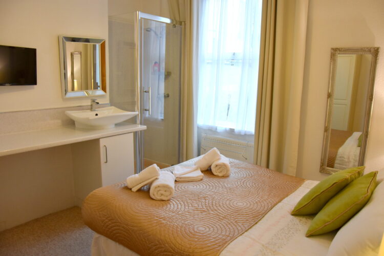 Trevilla, Central Newquay with Parking